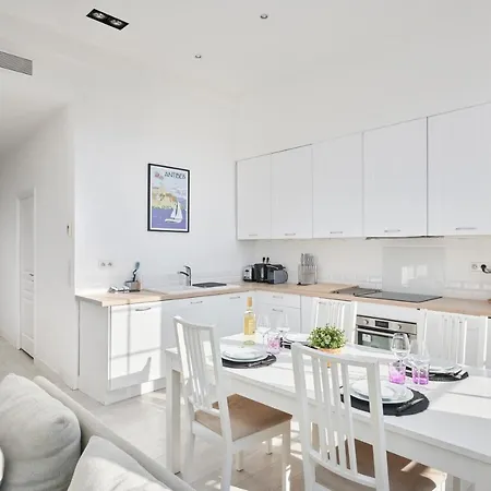 Seasons Suite Antibes Centre Διαμέρισμα *